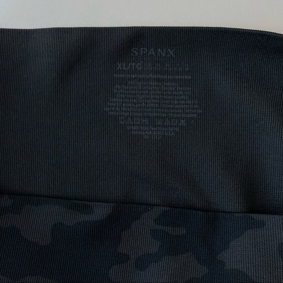 ❤️ SPANX Black Camo Seamless Tights multiple sizes H7-H8-H9 - Picture 7 of 9